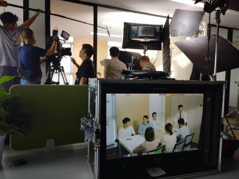 邢台县TVC拍摄公司：科技产品视觉化大师，诠释未来感与功能美学